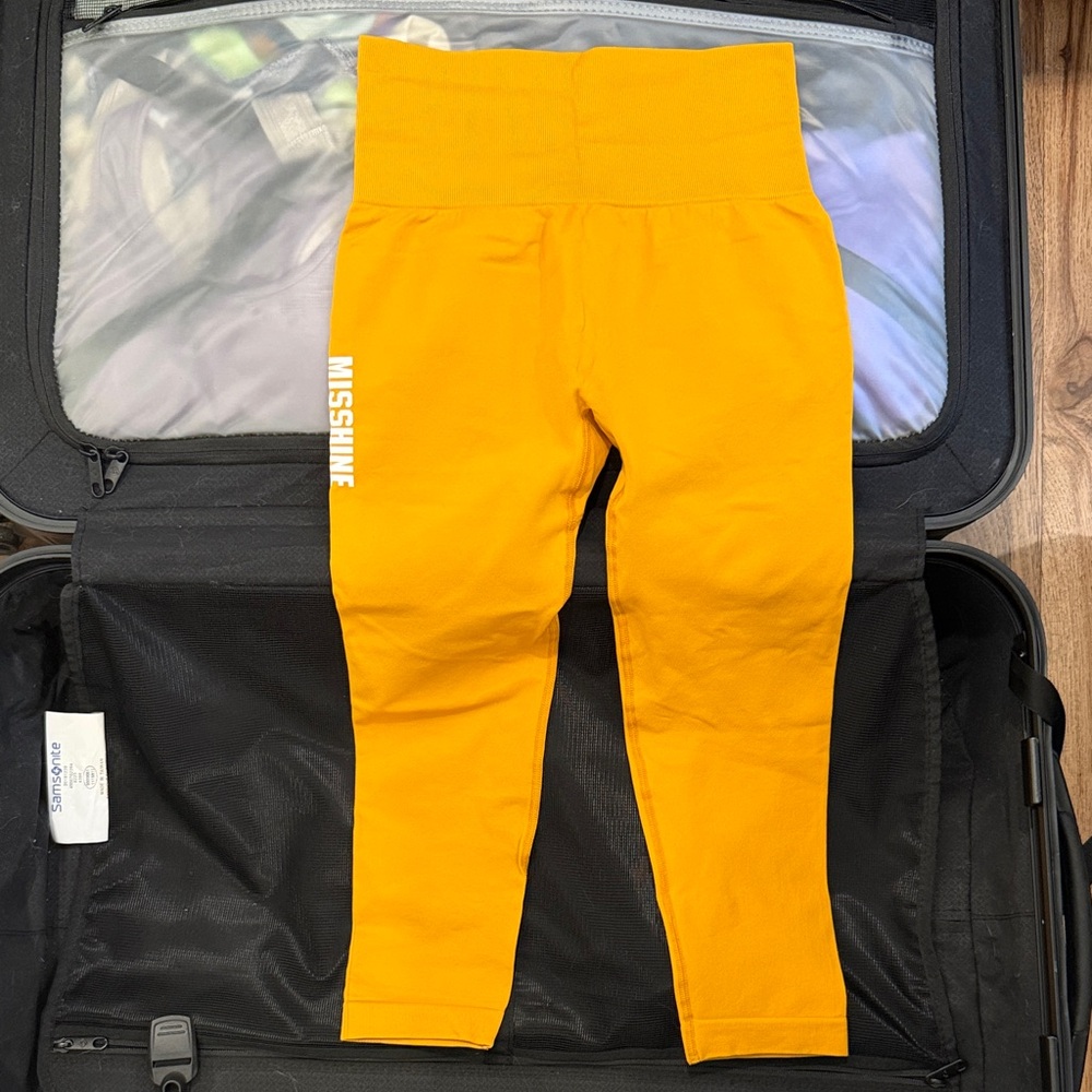High Waist Capri Leggings XS Yellow Seamless Double Waistband New